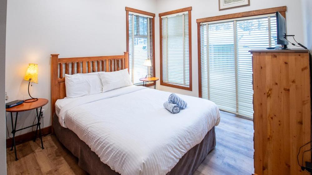 Snow Creek Lodge By Fernie Lodging Co ภายนอก รูปภาพ