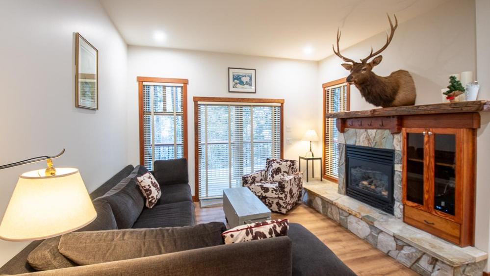 Snow Creek Lodge By Fernie Lodging Co ภายนอก รูปภาพ