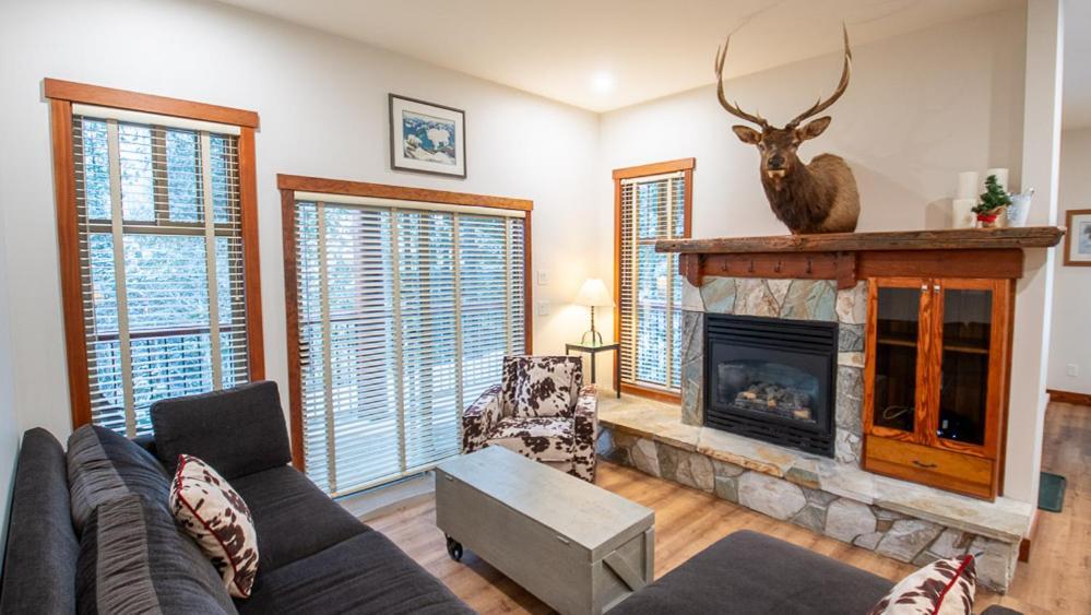 Snow Creek Lodge By Fernie Lodging Co ภายนอก รูปภาพ
