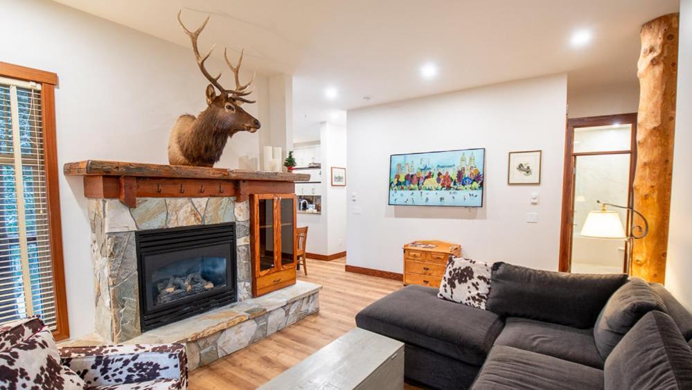 Snow Creek Lodge By Fernie Lodging Co ภายนอก รูปภาพ